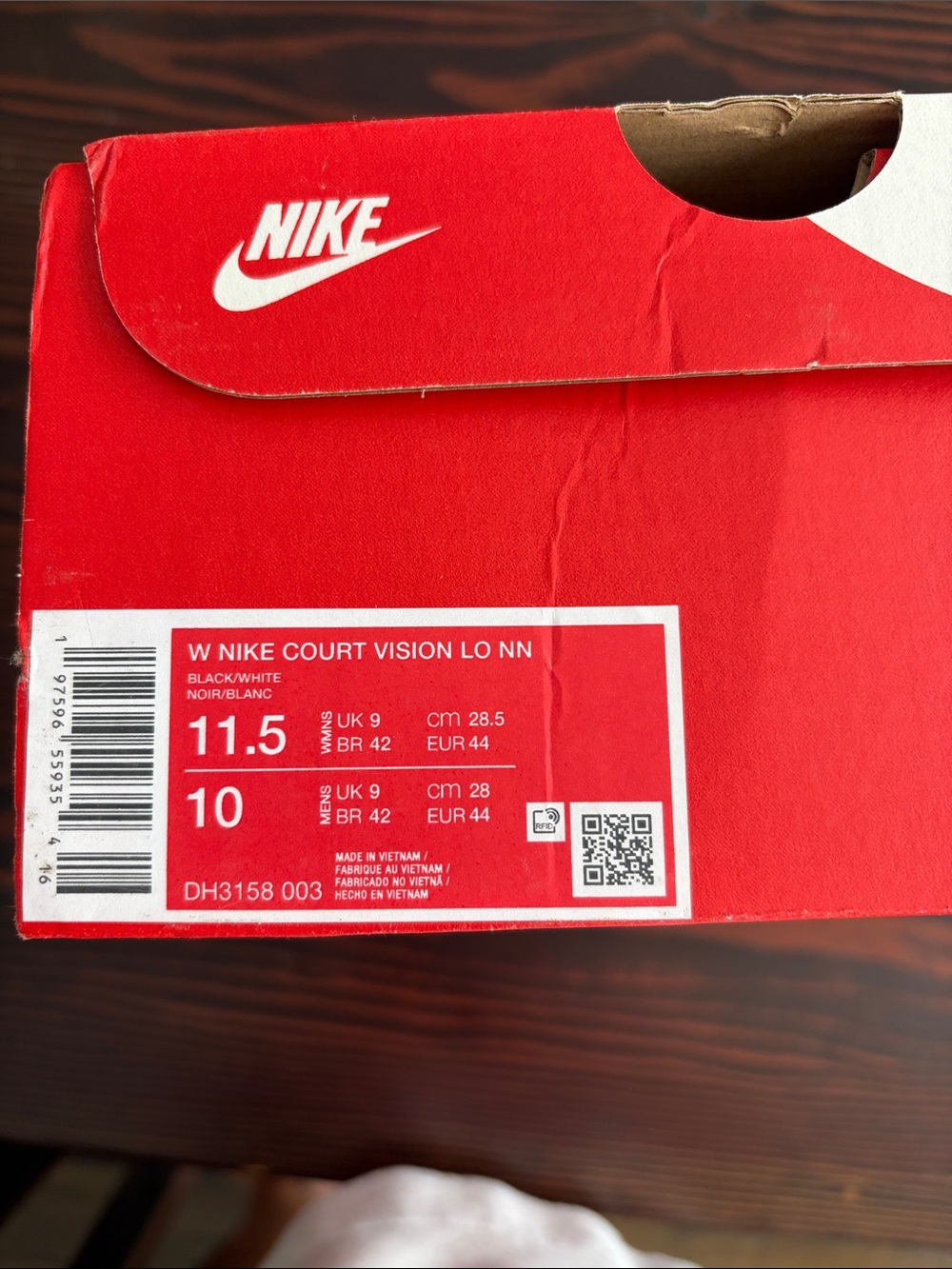 Nike Women's Black and White Low-Top Sneakers - Picture 7 of 8